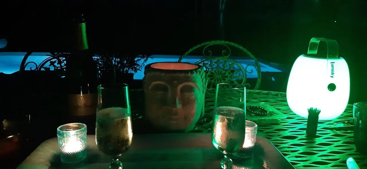 La Cle Des Anges Avec Piscine Chauffee Apartman Egliseneuve-pres-Billom Homestay szállás