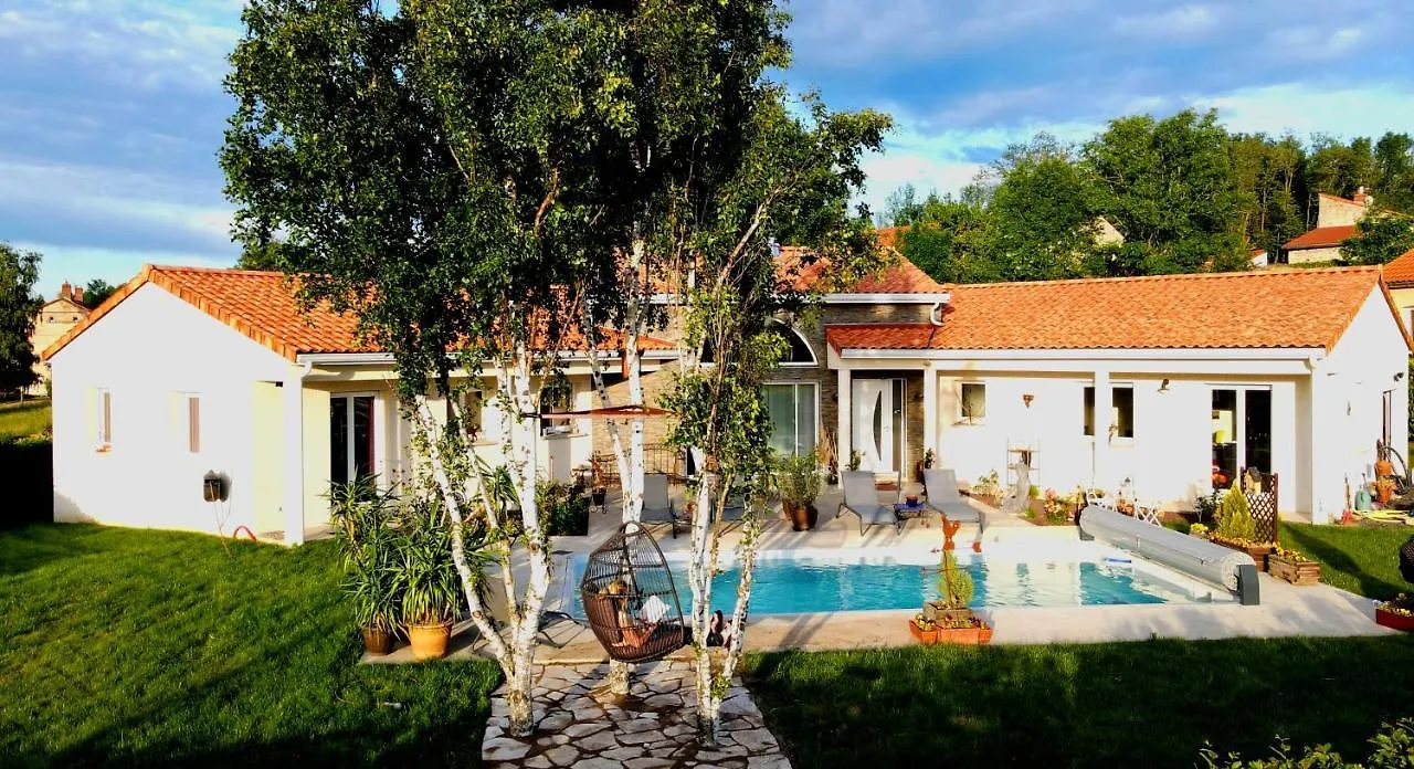 Homestay La Cle Des Anges Avec Piscine Chauffee Apartment Egliseneuve-pres-Billom