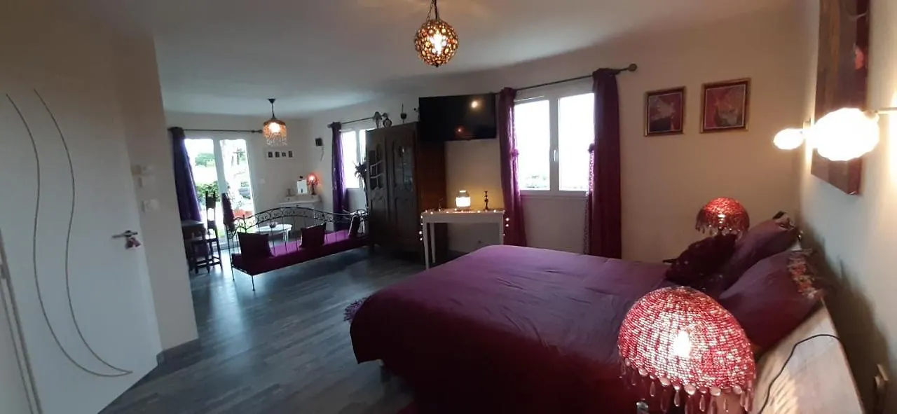 Homestay La Cle Des Anges Avec Piscine Chauffee Apartment Egliseneuve-pres-Billom