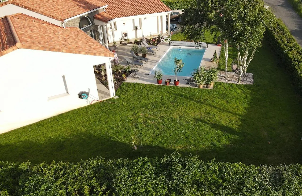 La Cle Des Anges Avec Piscine Chauffee Apartment Egliseneuve-pres-Billom France