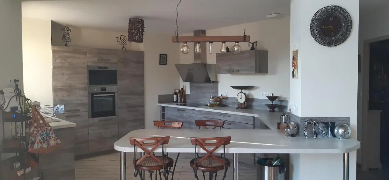 La Cle Des Anges Avec Piscine Chauffee Apartment Egliseneuve-pres-Billom Homestay
