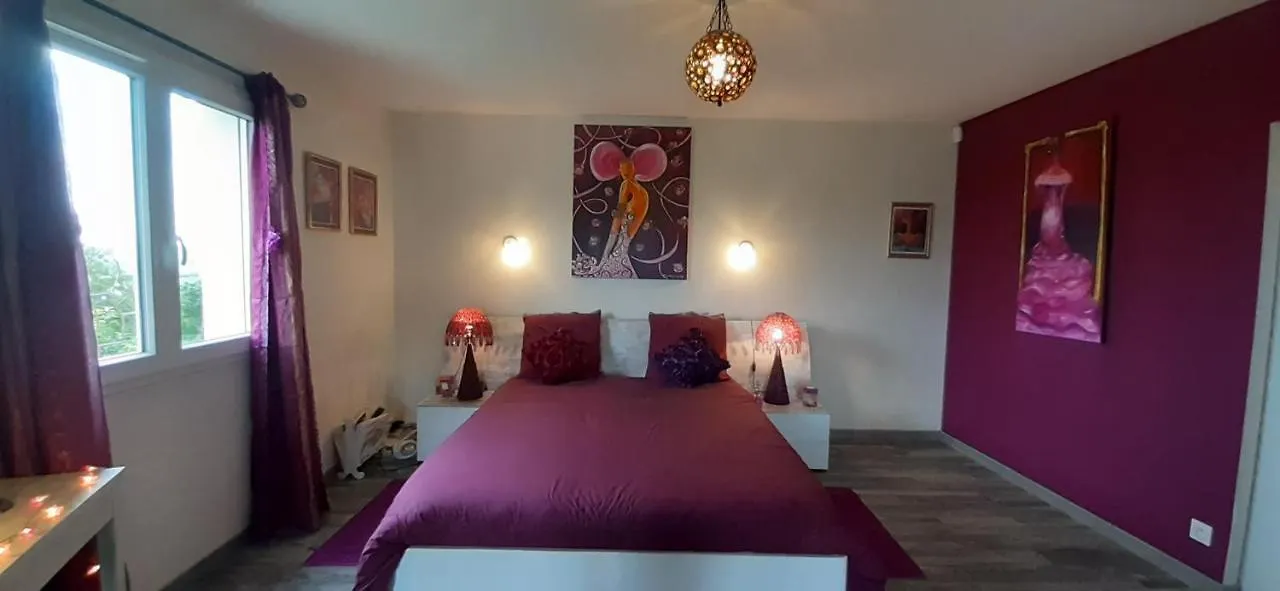 Homestay La Cle Des Anges Avec Piscine Chauffee Apartment Egliseneuve-pres-Billom